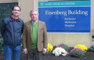 El Dr. Ribera con el Dr Ruiz del Portal en la Mayo Clinic.