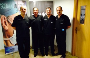 Dr. Muela, Dr. Varatojo (Portugal), Dr. Montilla y Dr. Espejo (Málaga). Profesores en los cursos de reconstrucción de ligamento cruzado anterior y posterior de rodilla celebrados anualme.JPG