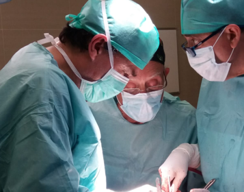 Cirujano de cadera en Sevilla: el Dr. Ribera desarrolla un programa de prótesis de cadera en Kinsha
