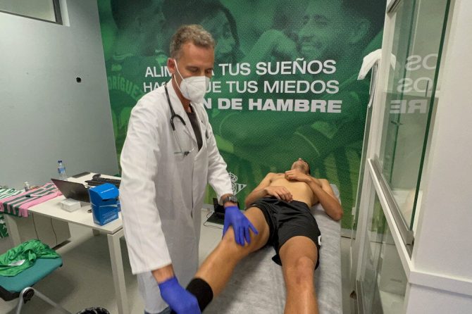 El Betis pasa los primeros reconocimientos médicos del curso 2022-23